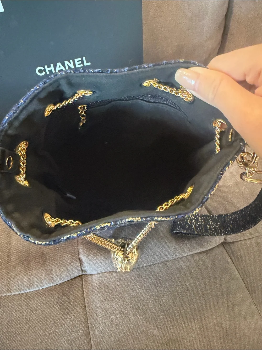 CHANEL Blue Tweed Drawstring Crossbody Bag with Gold Hardware - Picture 6 of 6